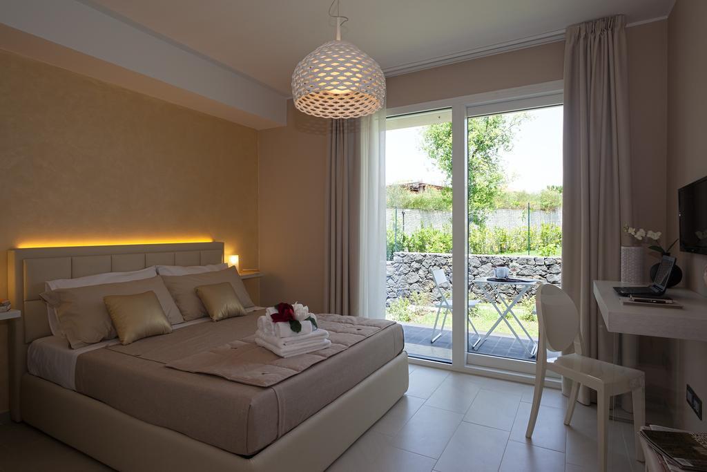 Etna Charme Bed & Breakfast Маскалучия Стая снимка